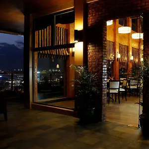 **** מלון Park Tower הפיליפינים